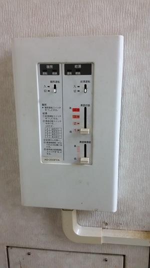 松下電器産業AD-200FFAのリモコンです。